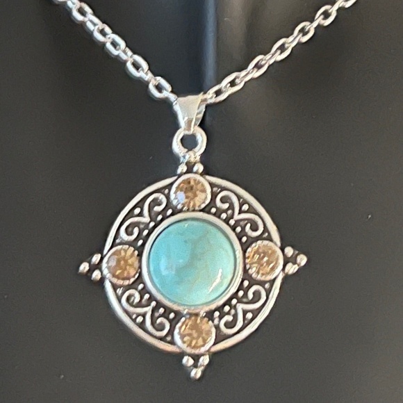 Rhinestone Embossed Earrings & Necklace Set - Picture 3 of 5